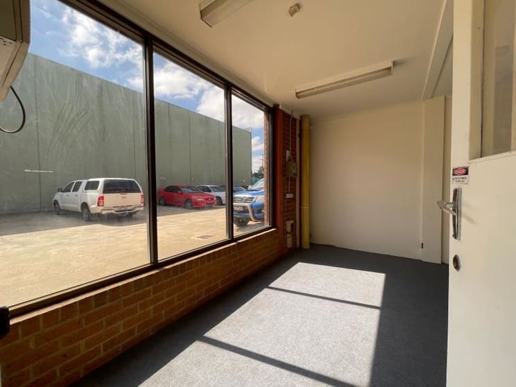 Click to view all images 2/27-29 Melverton Drive Hallam VIC 3803 - Image 3