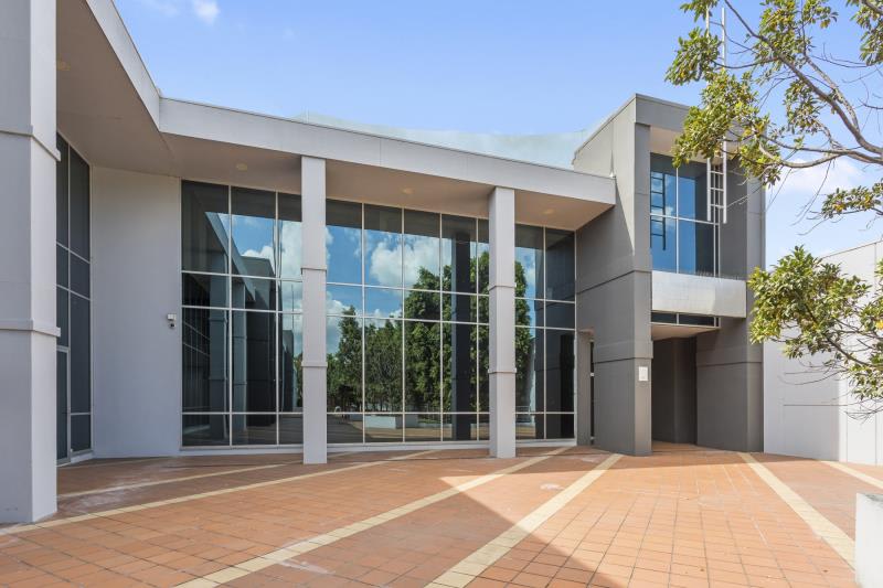 Click to view all images Unit 4/4-290 Salmon Street Port Melbourne VIC 3207 - Image 1