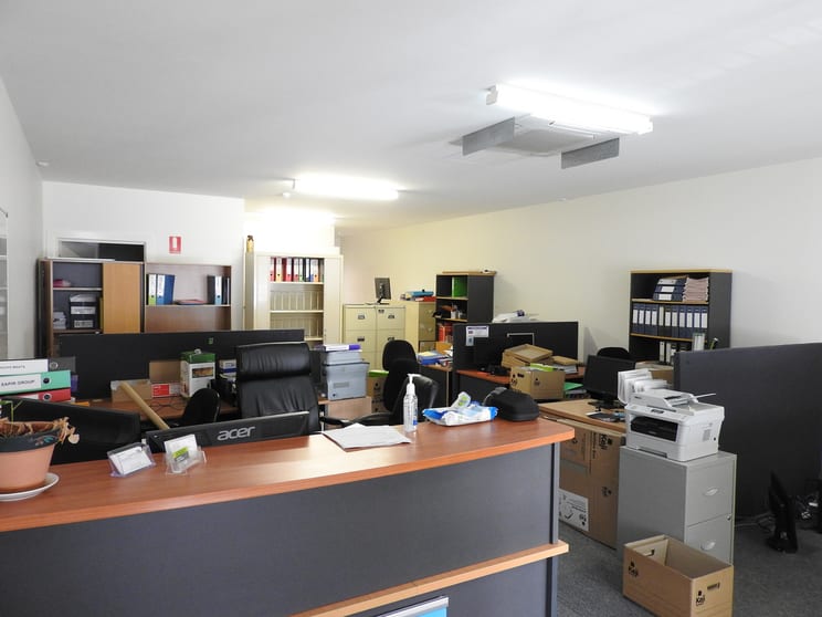 Click to view all images 1/135 Lower Dandenong Road Mentone VIC 3194 - Image 3