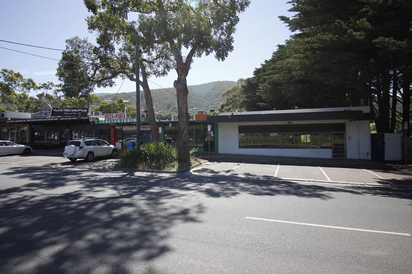 Click to view all images 32 Forest Road Ferntree Gully VIC 3156 - Image 3