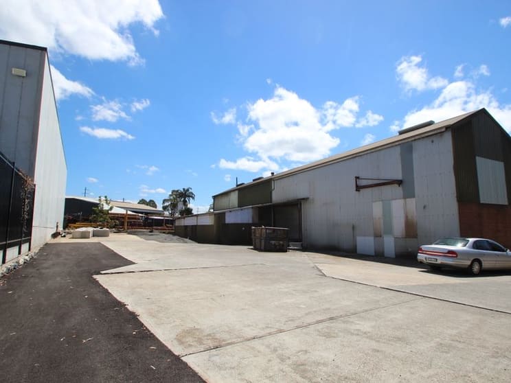 Click to view all images 2/5 Glastonbury Avenue Unanderra NSW 2526 - Image 2