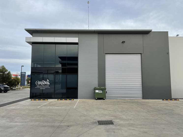 Click to view all images 25 Lobelia Drive Altona North VIC 3025 - Image 3