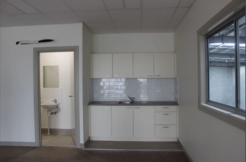 Click to view all images 9 Walhalla Way Ravenhall VIC 3023 - Image 3