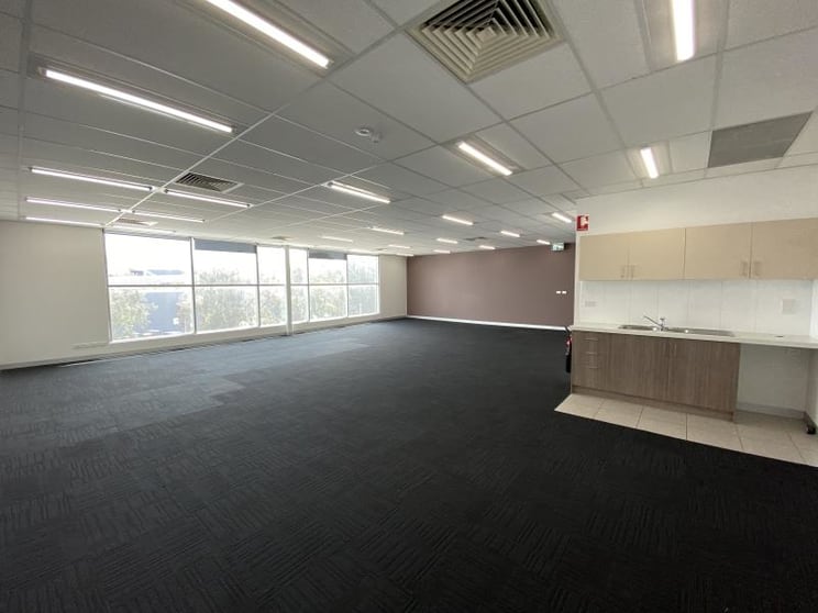 Click to view all images Unit 3/Unit 3, 77 Salmon Street Port Melbourne VIC 3207 - Image 3