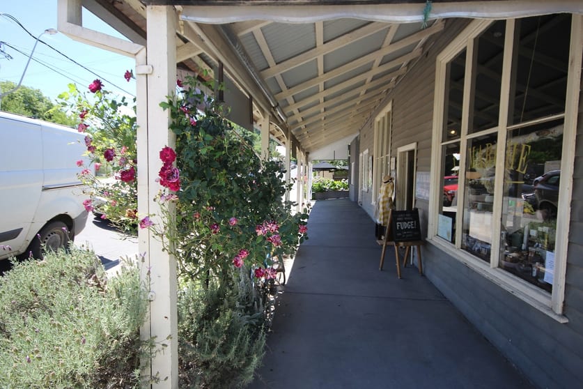 Click to view all images 1/372 Mount Dandenong Tourist Road Sassafras VIC 3787 - Image 3