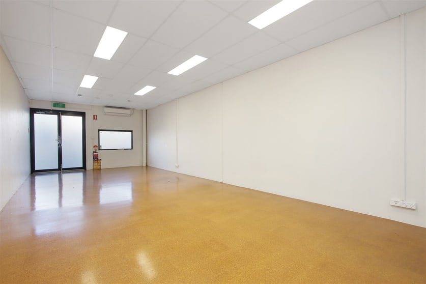 Click to view all images 3/8 Emplacement Crescent Hamilton Hill WA 6163 - Image 3