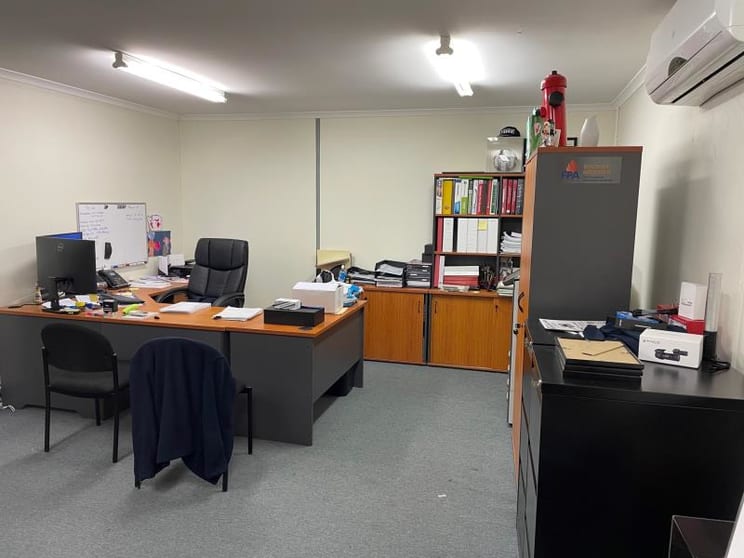 Click to view all images B/5 Carl Court Hallam VIC 3803 - Image 3
