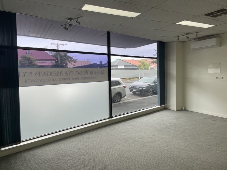 Click to view all images 100a Douglas Parade Williamstown VIC 3016 - Image 3
