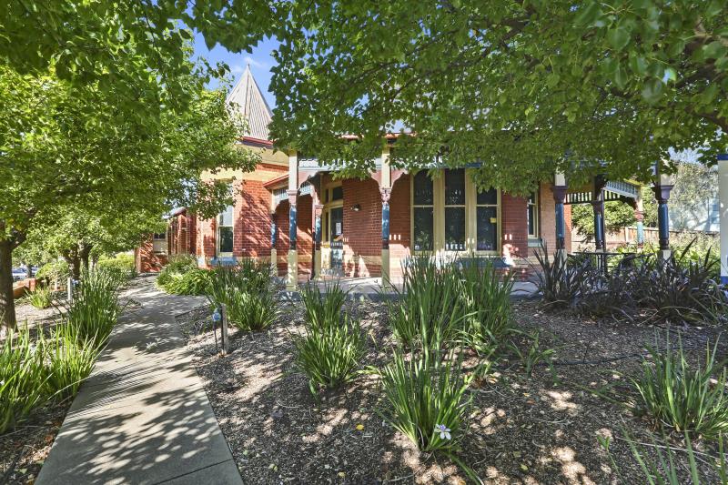 Click to view all images 18 Myers Street/18 Myers Street Geelong VIC 3220 - Image 1