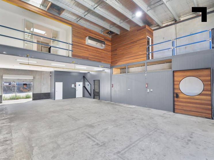 Click to view all images 4/35-37 Canterbury Road Braeside VIC 3195 - Image 2
