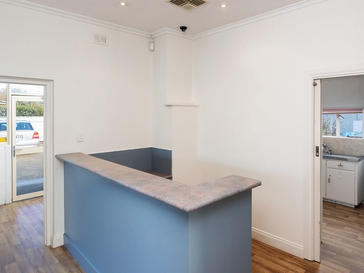 Click to view all images 62 Hutchinson Street Mount Barker SA 5251 - Image 2