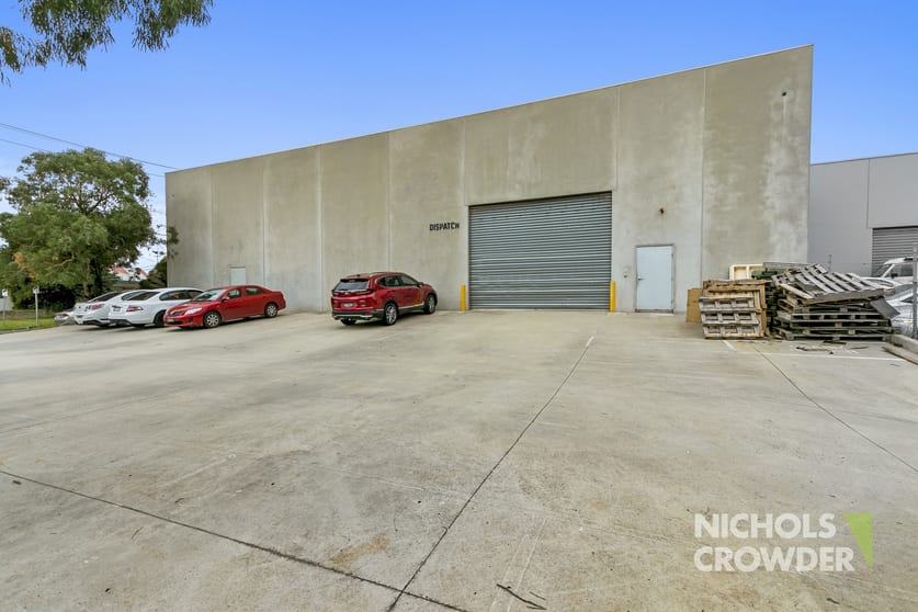 Click to view all images 42-44 Dandenong Road West Frankston VIC 3199 - Image 3
