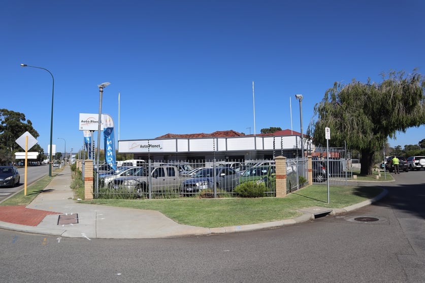Click to view all images 11 Welshpool Road St James WA 6102 - Image 1