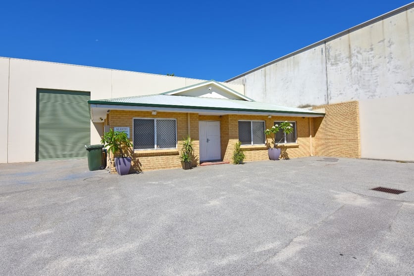 Click to view all images 1/3-5 McElligott Court Canning Vale WA 6155 - Image 1