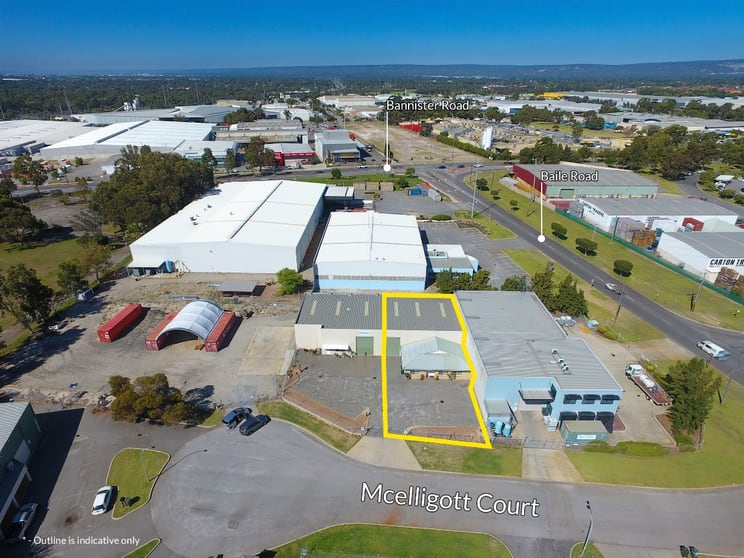 Click to view all images 1/3-5 McElligott Court Canning Vale WA 6155 - Image 2