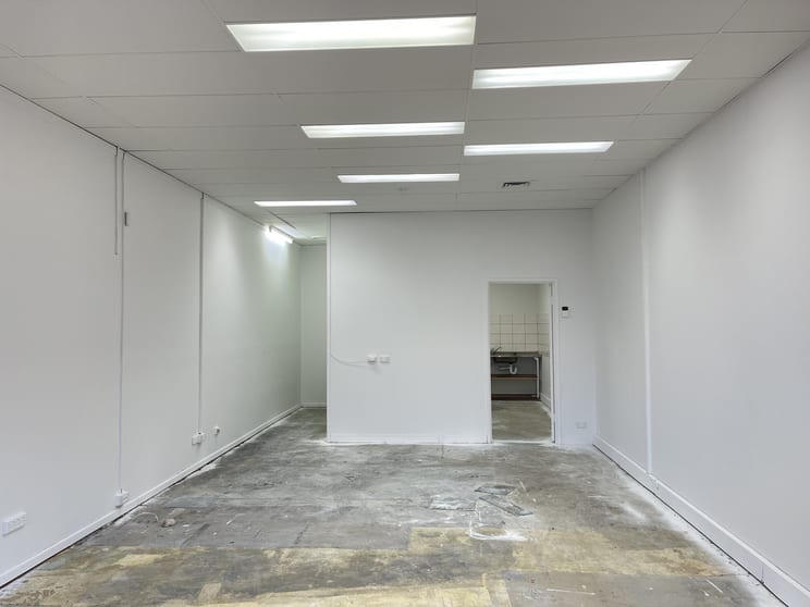 Click to view all images 2/744 Gympie Road Chermside QLD 4032 - Image 2