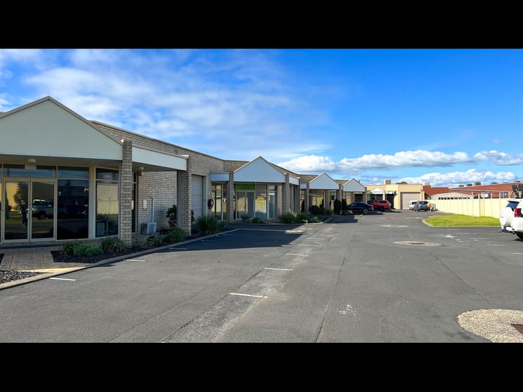 Click to view all images Unit 4/47 Albert Road East Bunbury WA 6230 - Image 1