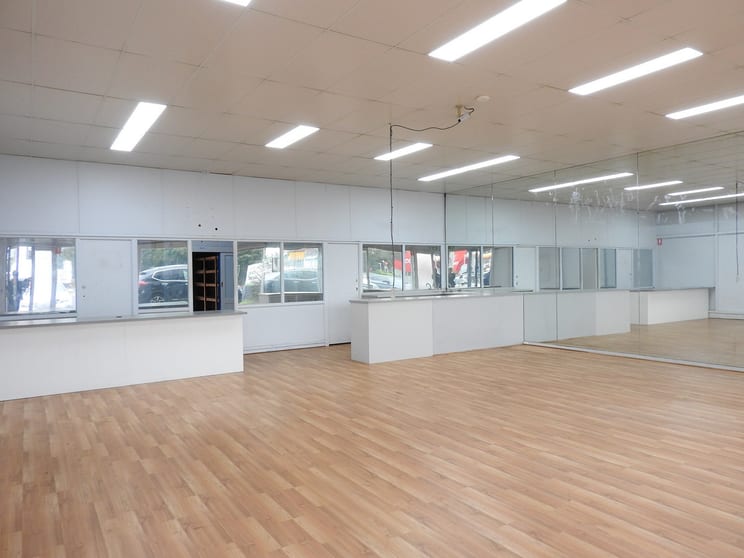Click to view all images 17 Balcombe Road Mentone VIC 3194 - Image 2