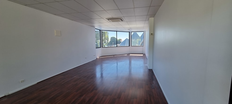 Click to view all images D/388 Shute Harbour Road Airlie Beach QLD 4802 - Image 3
