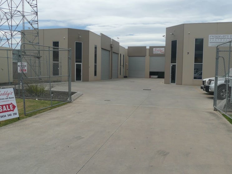 Click to view all images 1/7 Nevada Court Hoppers Crossing VIC 3029 - Image 2