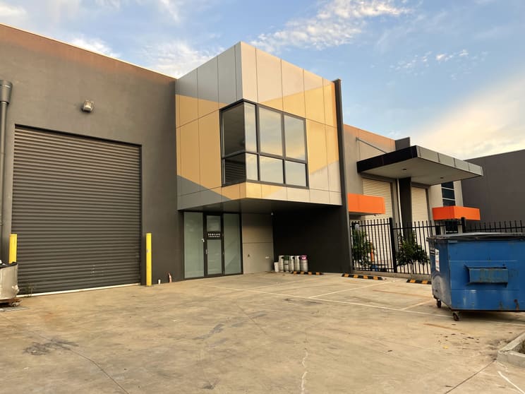 Click to view all images 4/17 Churchill Street Williamstown VIC 3016 - Image 2