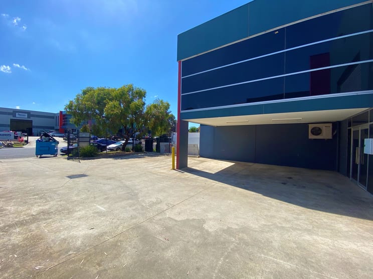 Click to view all images 62A Yellowbox Drive Craigieburn VIC 3064 - Image 2