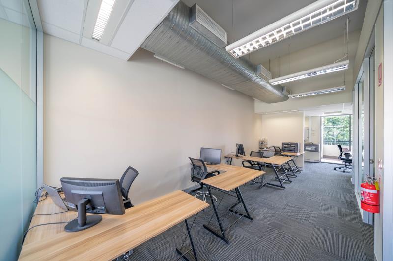 Click to view all images Level 2 12B/22 Baildon Street Kangaroo Point QLD 4169 - Image 2
