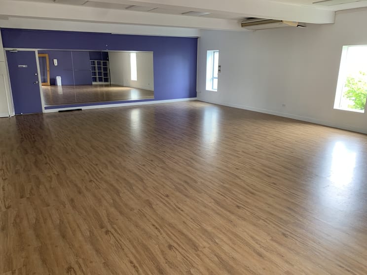 Click to view all images 2/212 Logan Road Woolloongabba QLD 4102 - Image 1