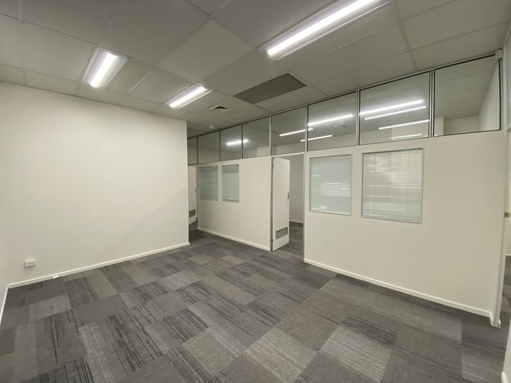 Click to view all images 2/128 Yarra Street Geelong VIC 3220 - Image 3