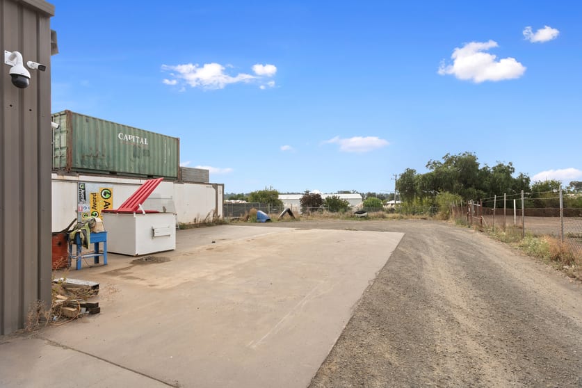 Click to view all images 26 Abel Street Golden Square VIC 3555 - Image 3