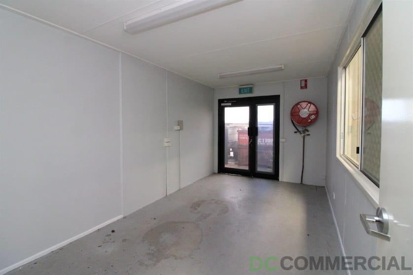 Click to view all images 2/5 Tradewinds Court Glenvale QLD 4350 - Image 2