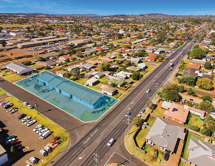 Click to view all images 1/303 Taylor Street Wilsonton QLD 4350 - Image 3