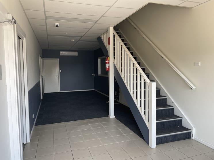 Click to view all images 30 Burgess Street Brooklyn VIC 3012 - Image 2