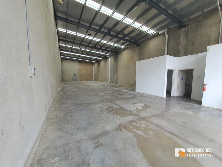 Click to view all images 20 Carson Road Deer Park VIC 3023 - Image 2