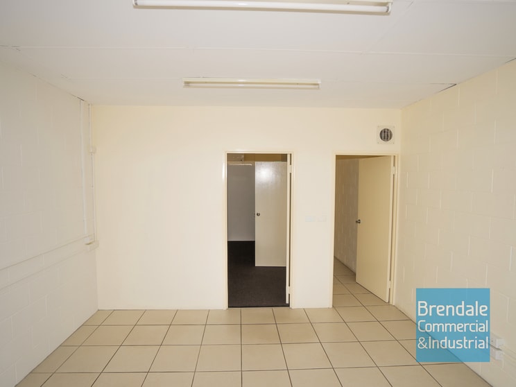 Click to view all images 1/2-4 Ebert Pde Lawnton QLD 4501 - Image 3