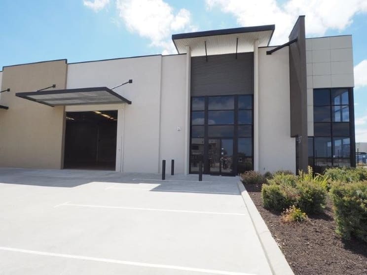 Click to view all images 37 Mordaunt Circuit Canning Vale WA 6155 - Image 3
