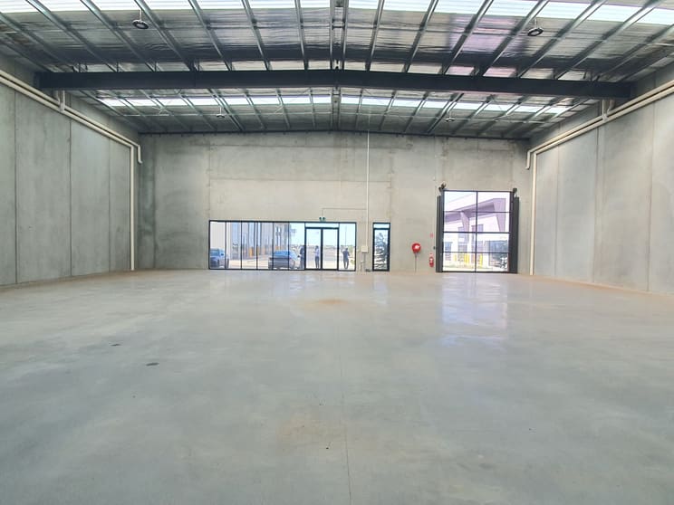 Click to view all images 39 Tallis Circuit Truganina VIC 3029 - Image 2