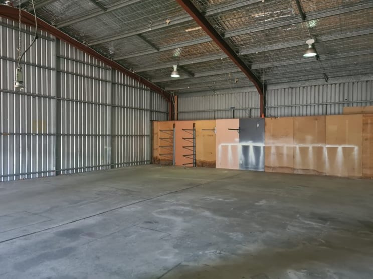 Click to view all images Bay 4/1 Elizabeth Avenue Taree NSW 2430 - Image 3