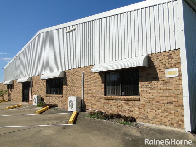 Click to view all images 4 Tranberg Street Gladstone Central QLD 4680 - Image 3