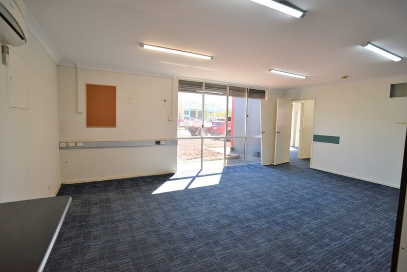 Click to view all images 1/34-36 Nealdon Drive Meadowbrook QLD 4131 - Image 3