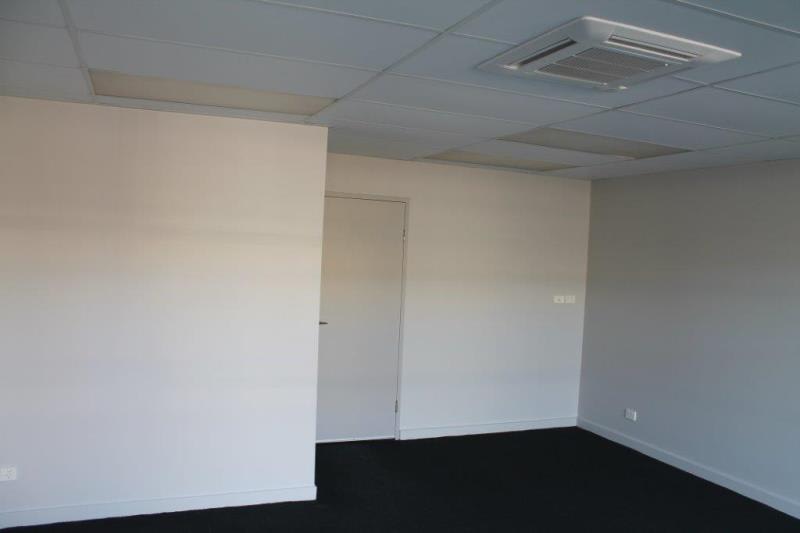 Click to view all images 23/25 Conquest Way Hallam VIC 3803 - Image 3