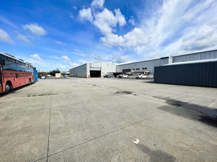 Click to view all images 33-35 Hosie Street Bayswater North VIC 3153 - Image 2