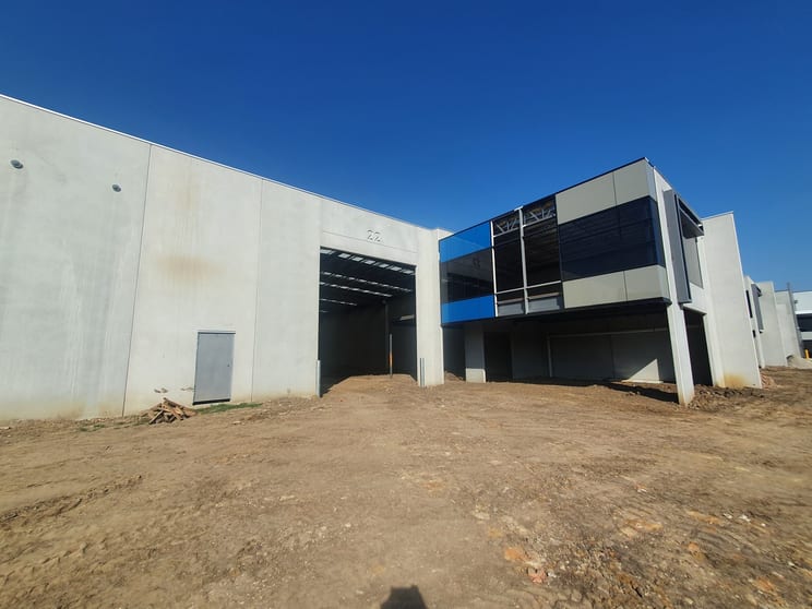 Click to view all images 26,22 Atlantic Drive Keysborough VIC 3173 - Image 2
