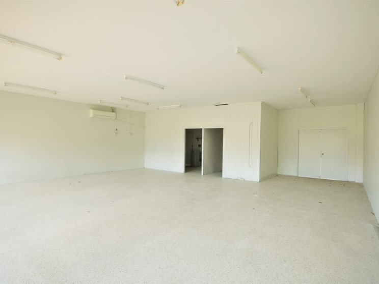 Click to view all images Shop 9/837 Ruthven Street Kearneys Spring QLD 4350 - Image 3
