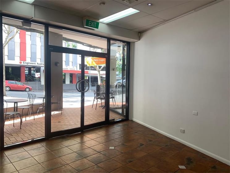 Click to view all images 4/470 Upper Edward Street Spring Hill QLD 4000 - Image 2