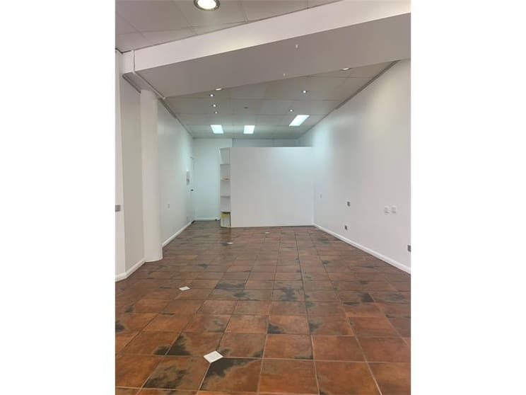 Click to view all images 4/470 Upper Edward Street Spring Hill QLD 4000 - Image 3