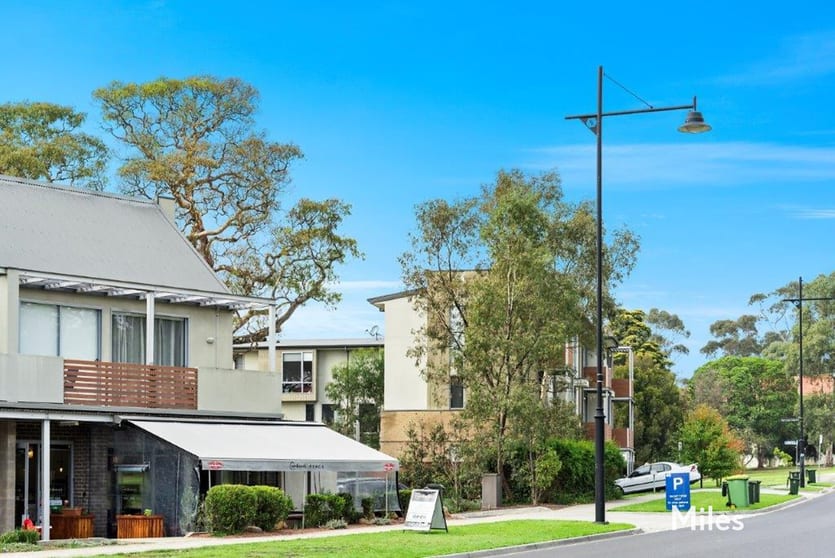 Click to view all images 34 & 36 Springthorpe Boulevard Macleod VIC 3085 - Image 2