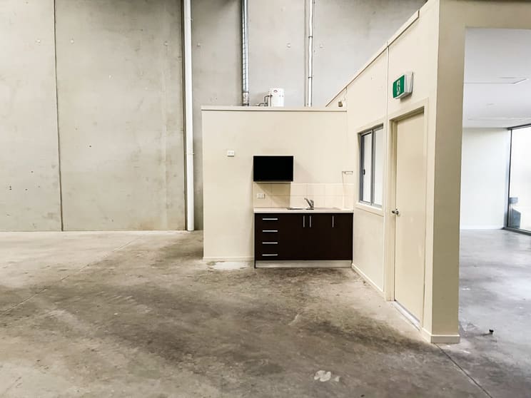 Click to view all images 2/10 Universal Way Cranbourne West VIC 3977 - Image 3