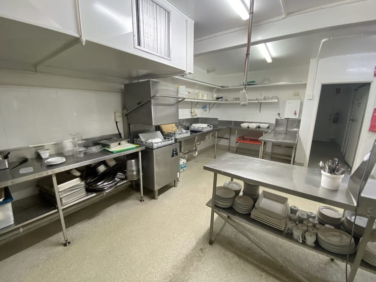 Click to view all images 473-475 Esplanade Torquay QLD 4655 - Image 3