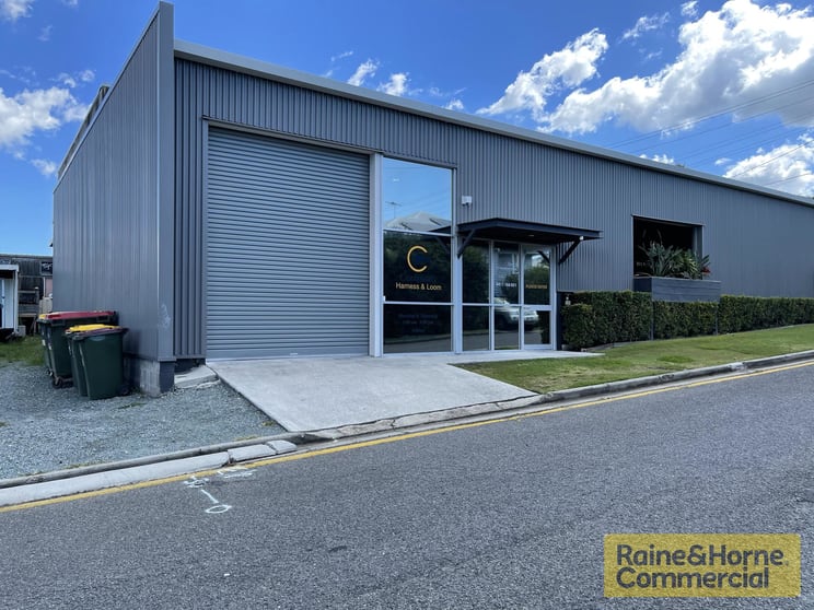 Click to view all images 3/131 Rainbow Street Sandgate QLD 4017 - Image 1